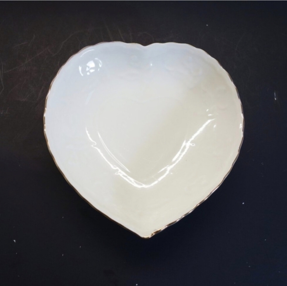 [Vintage] MASA SHIAH YIH White Heart Fine Porcelain Dish Japan
